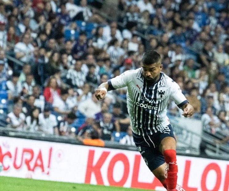 Aguirre no acaba práctica en Rayados