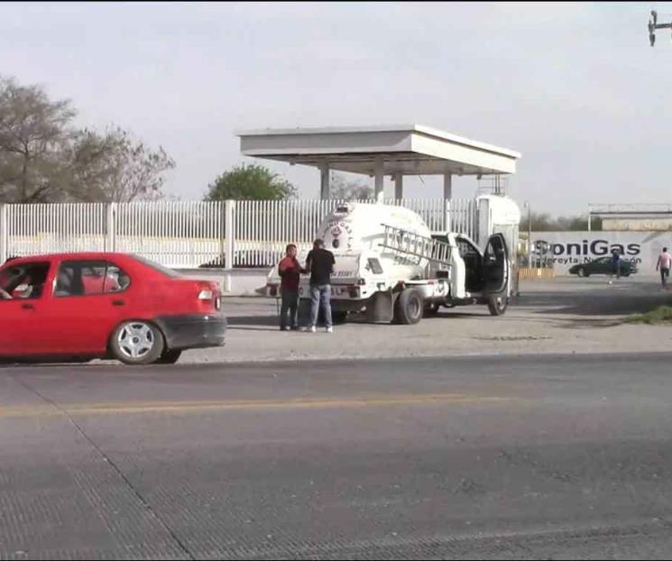 Alarma choque de pipa en Cadereyta