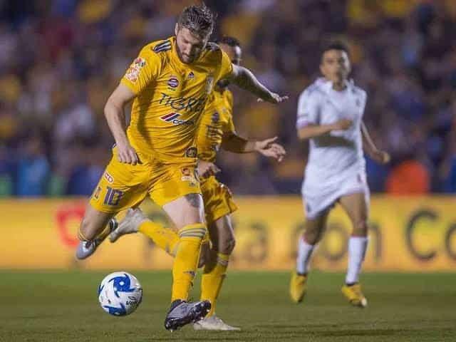 Domina Tigres a Chivas en el Uni