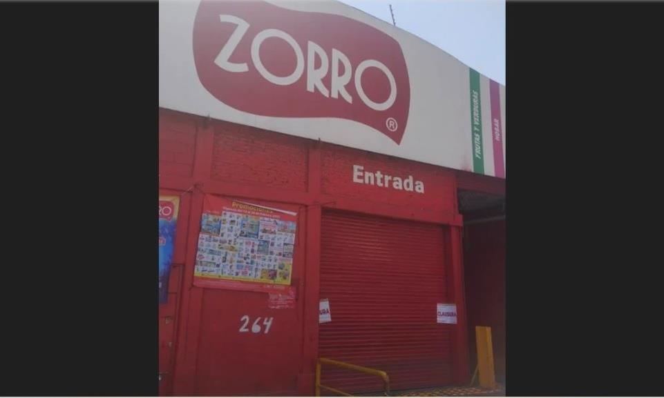 Por revisar mercancía a clientes, clausuran tienda del Zorro