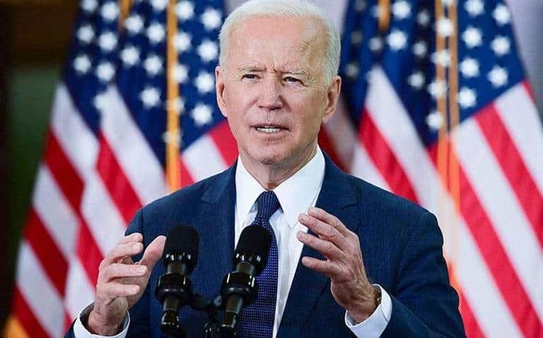 Critican silencio de Biden ante amenaza a democracia