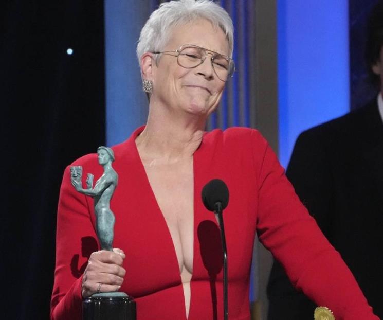 Jamie Lee Curtis se burla de ser Nepo babie, en los SAG