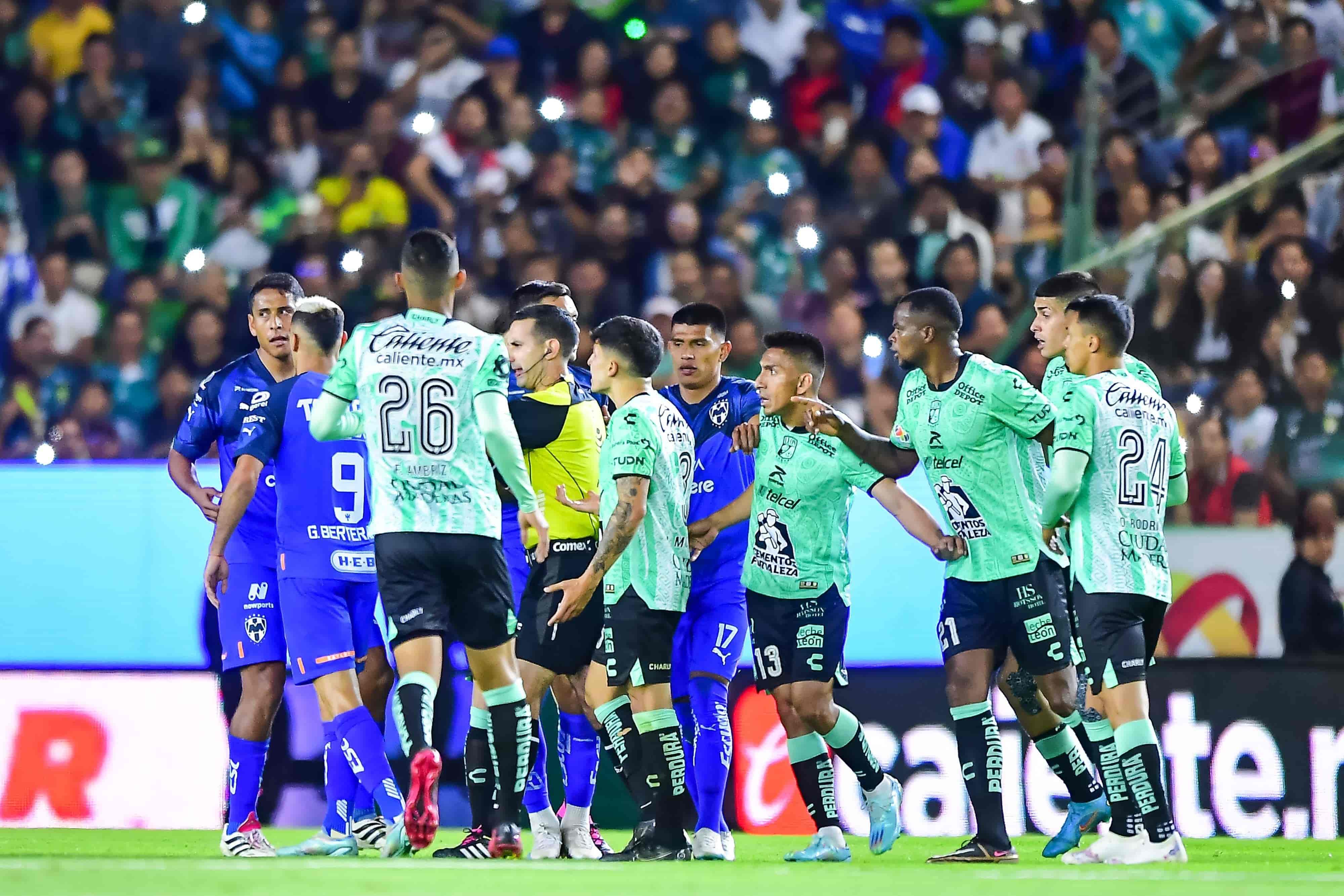 Expulsan a jugador de León y a su entrenador.