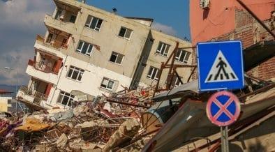 Nuevo sismo en Turquía genera derrumbes; muere una persona