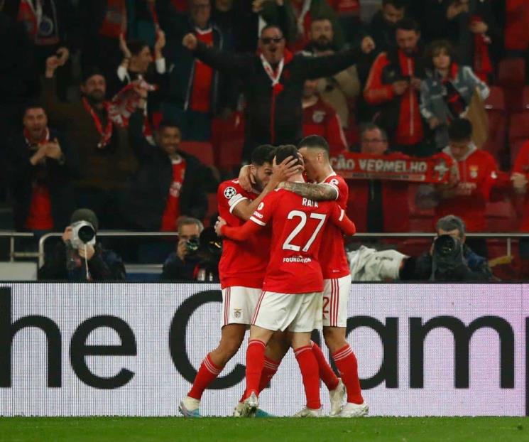 Benfica avanza con facilidad a cuartos de UCL