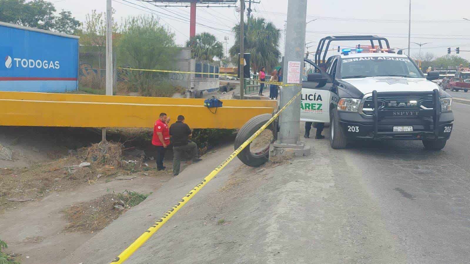 Una intensa movilización policiaca se registró en el municipio de Juárez, al reportarse el hallazgo de una persona sin vida debajo de un puente vehicular