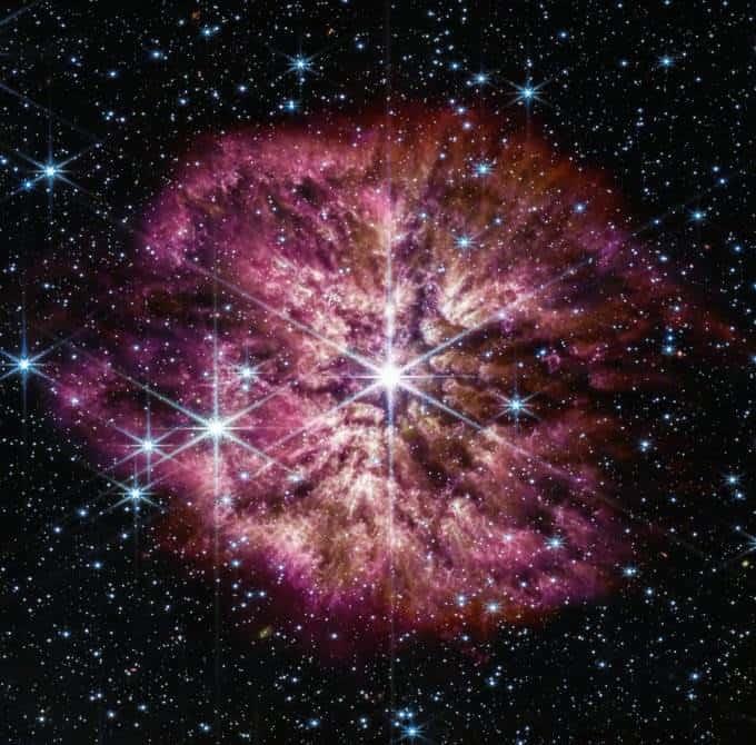 Capta telescopio James Webb estrella antes de morir