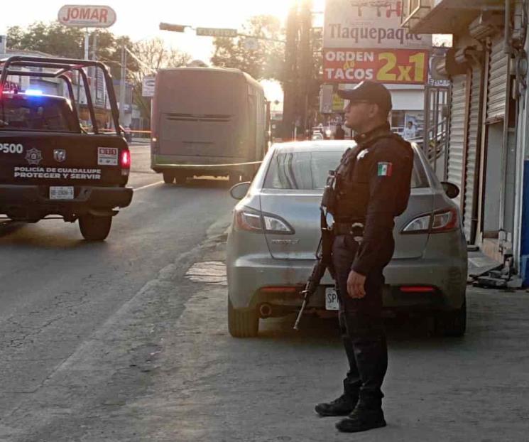 Asesinan a hombre a bordo de ruta urbana en Guadalupe