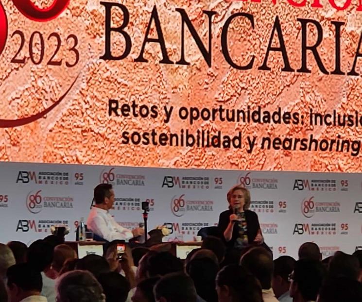Hillary Clinton califica con un 6 la relación México-EU