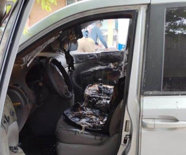 Incendian camioneta con bomba molotov en San Nicolás