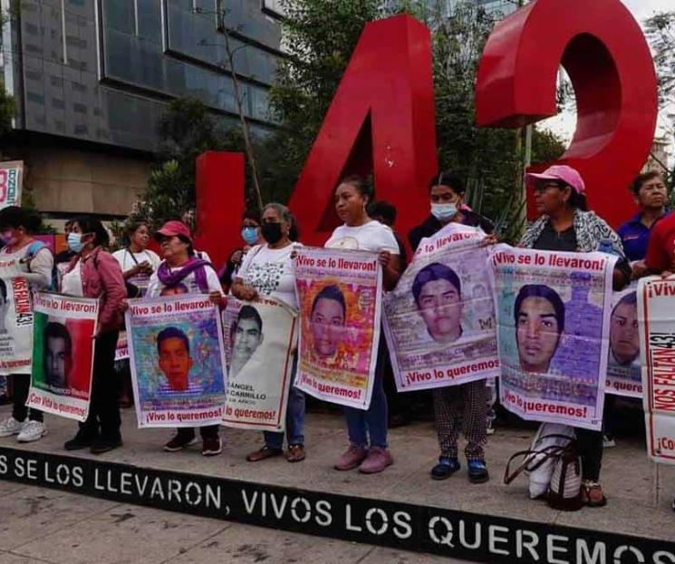 Detienen a nueve policías por caso Ayotzinapa