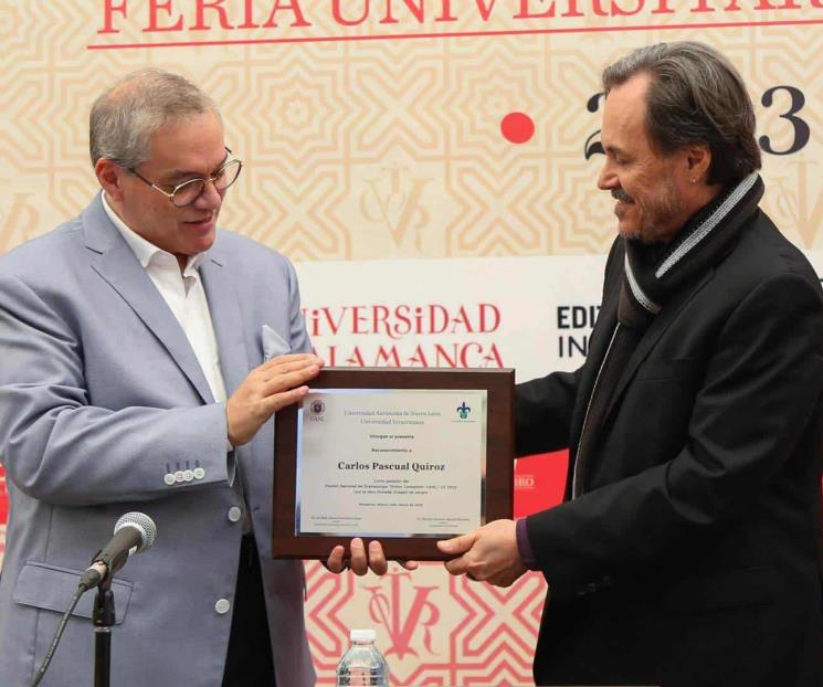 Obtiene Carlos Pascual el Premio Emilio Carballido