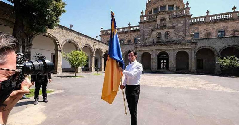 Está Checo Pérez en su Guadalajara por visita especial