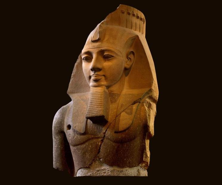 Hallan base de la estatua de Ramsés II y una esfinge