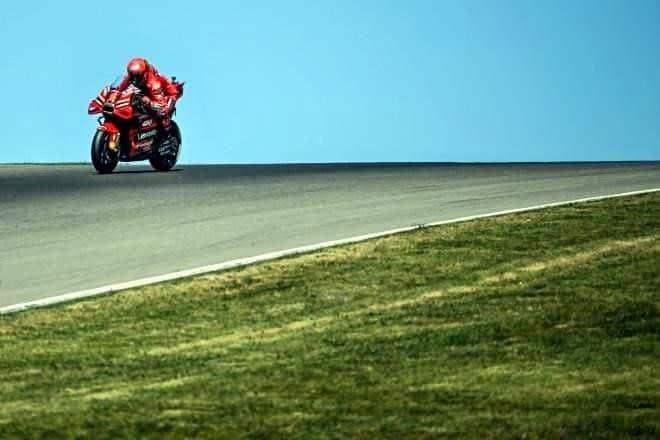 Bagnaia se hace de primera victoria en Sprint de MotoGP