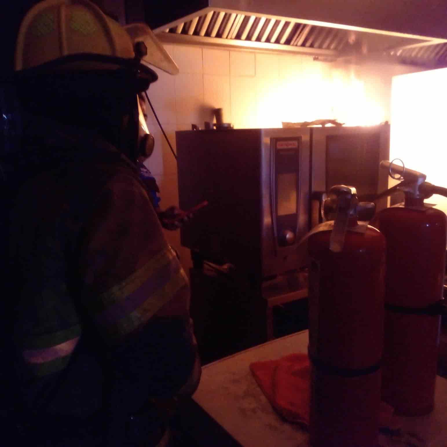 Los puestos de socorro se concentraron en un restaurante de comida rápida, ubicado en el municipio de Apodaca, donde se registró un conato de incendio