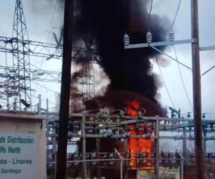 Se incendia subestación eléctrica de CFE en Santiago