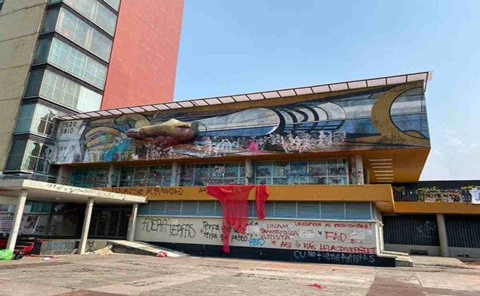 Vandalizan mural de Siqueiros en Rectoría de la UNAM
