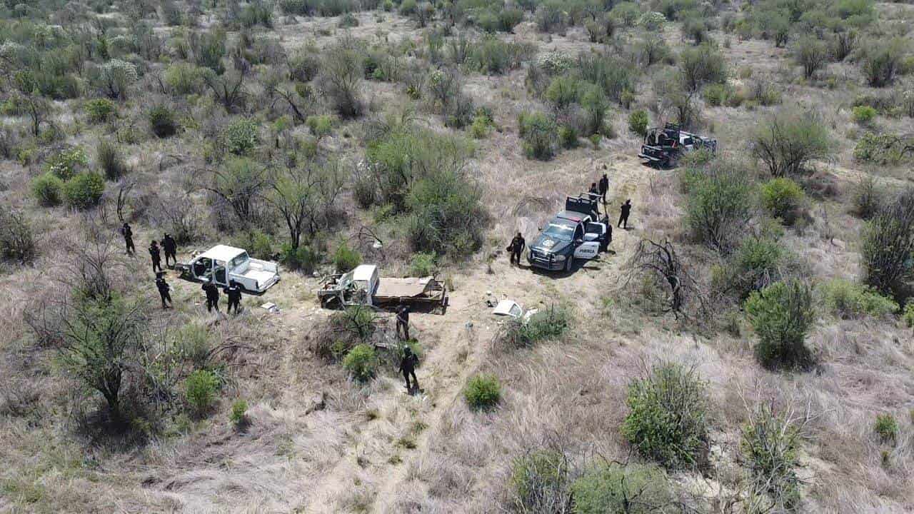 En tres operativos simultáneos, Fuerza Civil aprehendió a dos presuntos delincuentes y aseguró 10 vehículos desmantelados con reporte de robo, en los municipios de Benito Juárez y Cadereyta