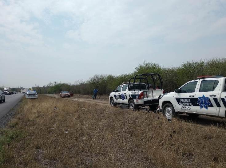 El cuerpo de un hombre sin vida y con evidentes huellas de violencia, fue encontrado tirado entre unos matorrales, en un ejido del municipio de Linares