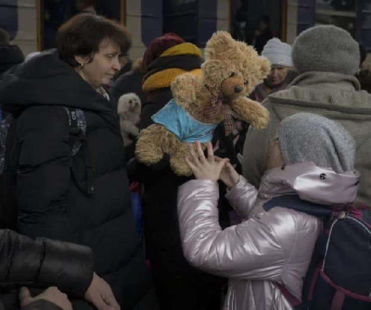 Retornan a 31 niños ucranianos de Rusia