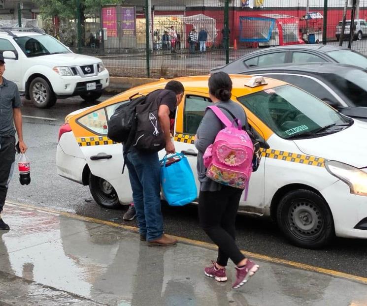 Denuncian usuarios tarifas altas de taxi en la Central 