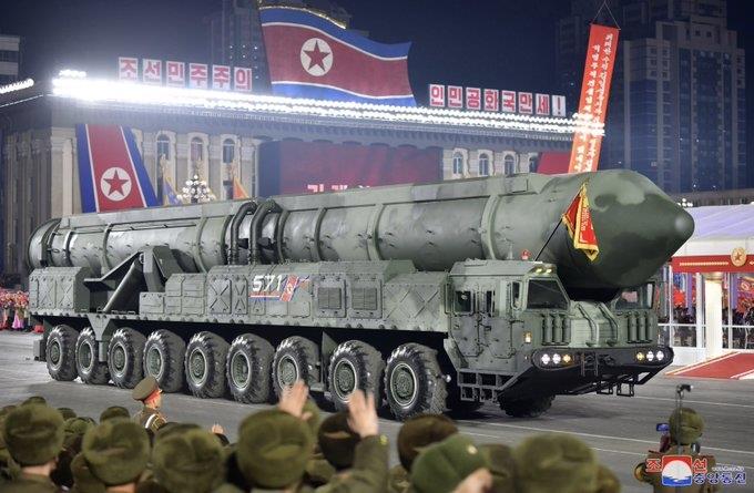 Alardea Norcorea nuevo misil de combustible sólido