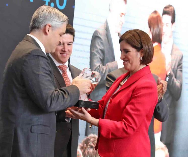 Distinguen a UANL con Premio Tecnos Nuevo León 4.0