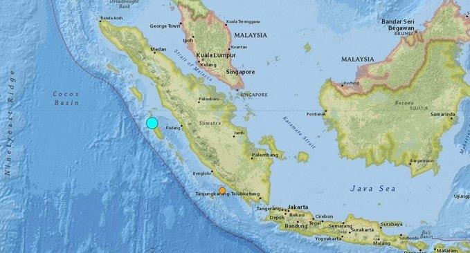 Terremoto magnitud 7.3 azota isla de Sumatra, Indonesia