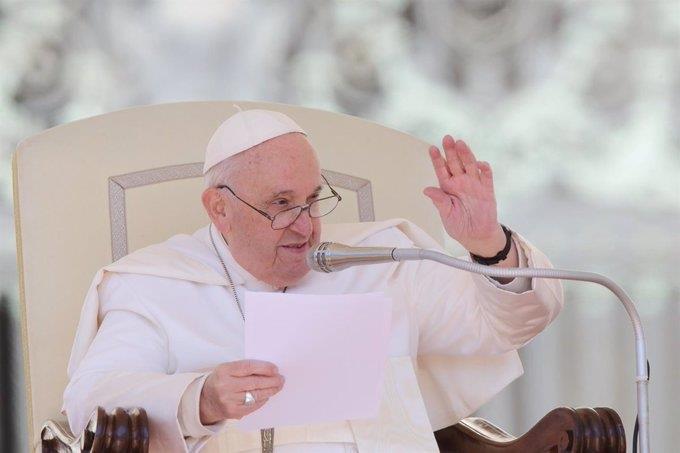 El papa  permitirá votar a mujeres en asamblea de obispos