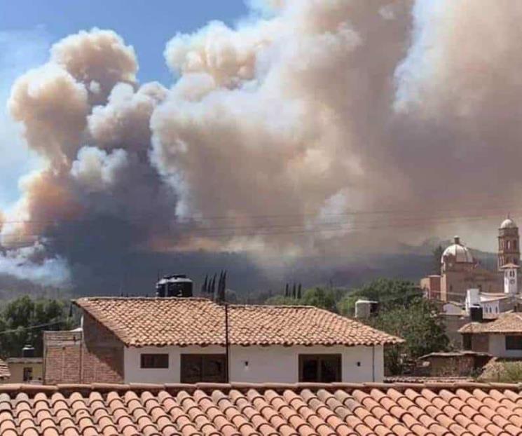 Evacuan a 260 personas por incendio en Tapalpa