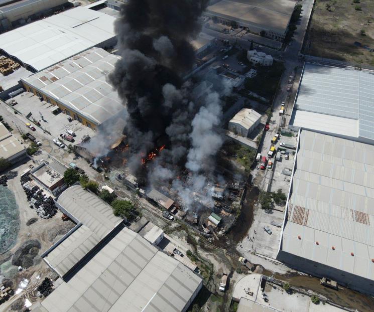 Se incendia almacén en recicladora de químicos en Apodaca