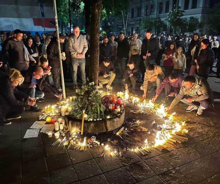Estudiante de 13 años asesina a ocho personas en Serbia