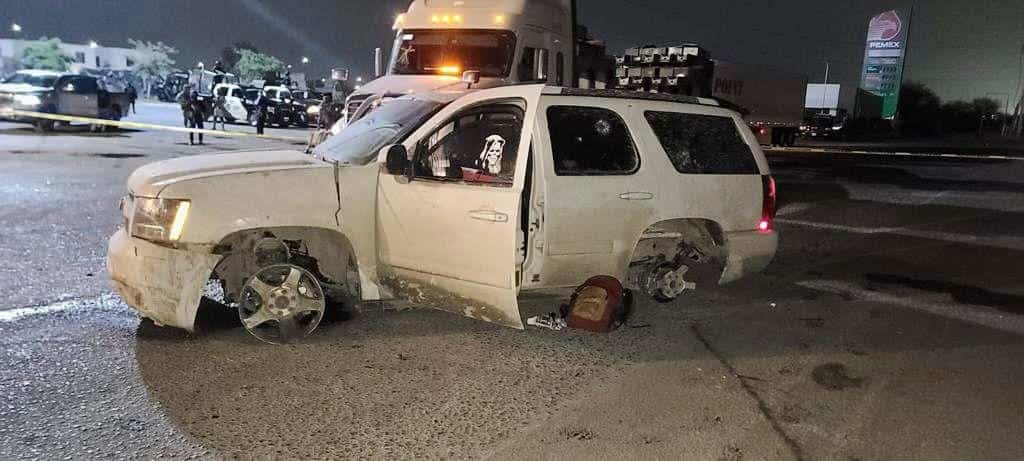 Un elemento de Fuerza Civil resultó lesionado tras un enfrentamiento con personas armadas que viajaban en una camioneta blindada, la madrugada de ayer en la Carretera a Laredo, municipio de Ciénega de Flores