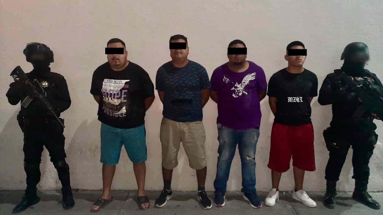 Cuatro presuntos delincuentes fueron detenidos por elementos de Fuerza Civil tras una persecución, la noche del martes en el municipio de Montemorelos