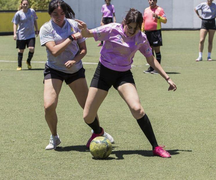 Juegan futbol para ayudar a combatir el cáncer