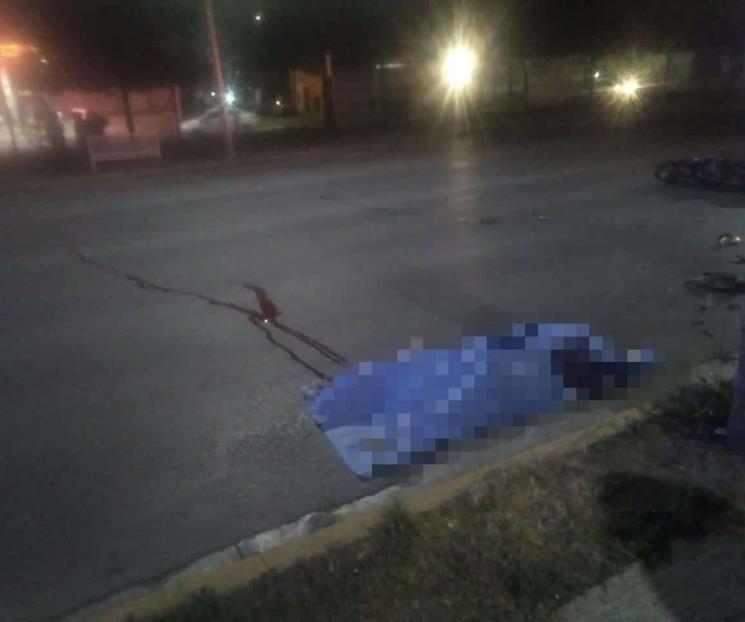 Muere motociclista tras chocar con luminaria en Escobedo