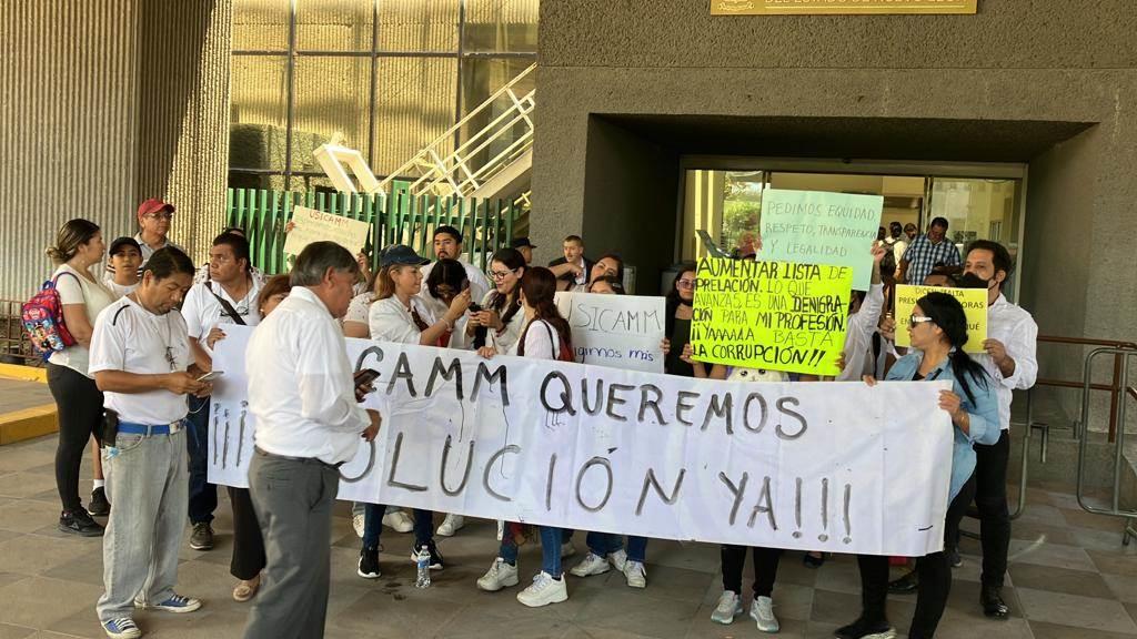 Protestan maestros en busca de basificación
