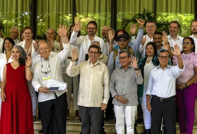 Retoman diálogo para la paz de Colombia