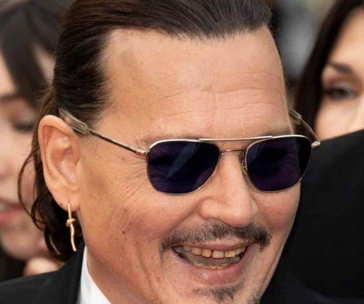 Johnny Depp causa revuelo por dientes podridos en Cannes