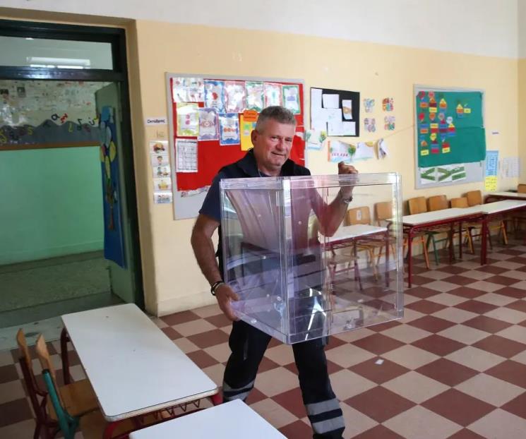 Salen griegos a votar por continuidad o cambio