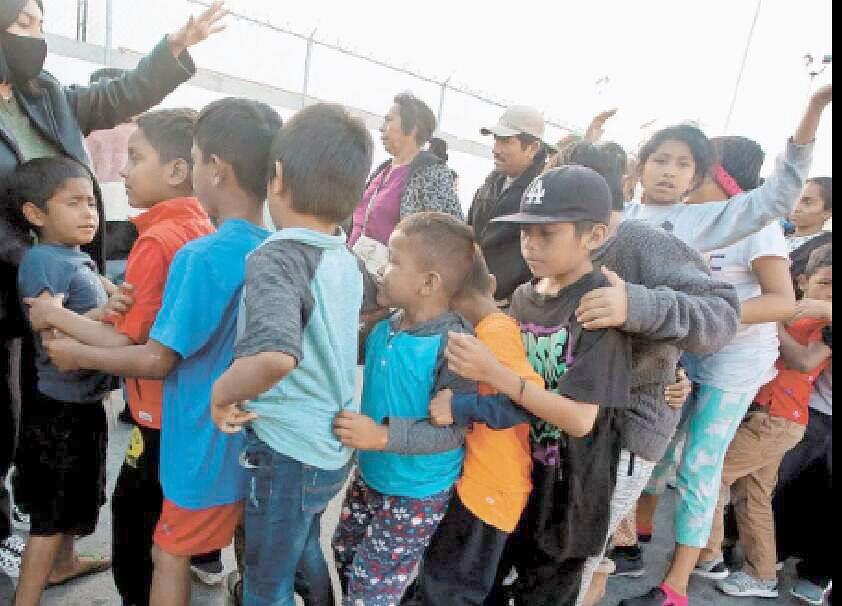 Devuelve EU a México más de 7 mil niños y adolescentes