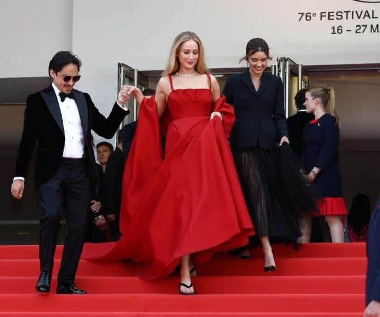 Jennifer Lawrence se luce en Cannes con chanclas