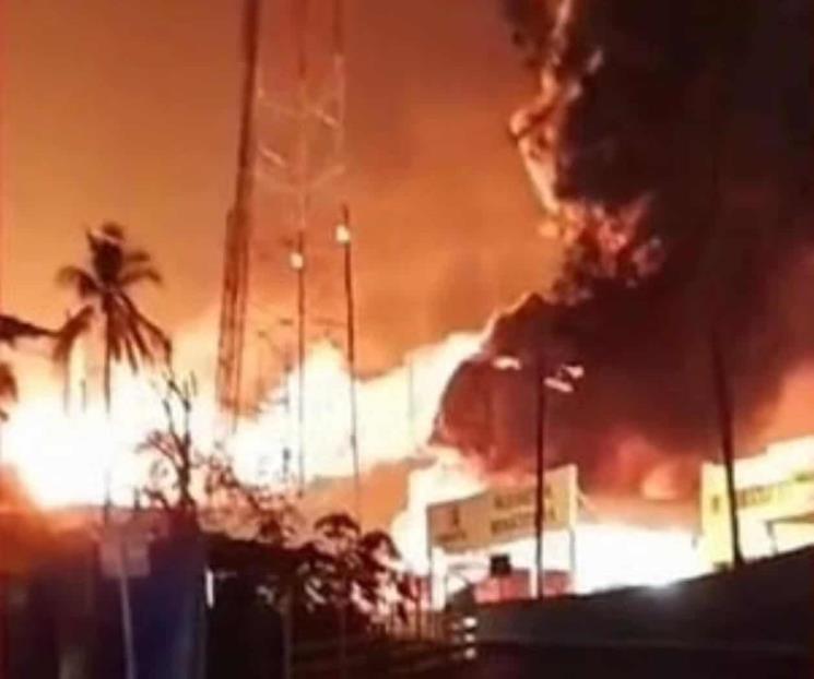 Se incendia refinería de Minatitlán