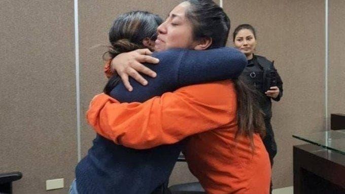 Revocan sentencia contra mujer policía que mató a su agresor
