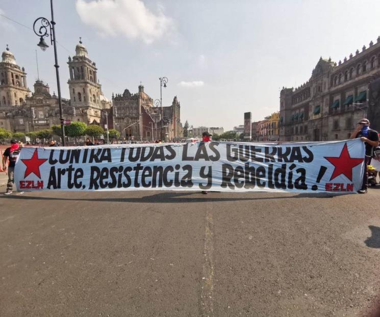 Base de apoyo del EZLN se manifestó en Palacio Nacional