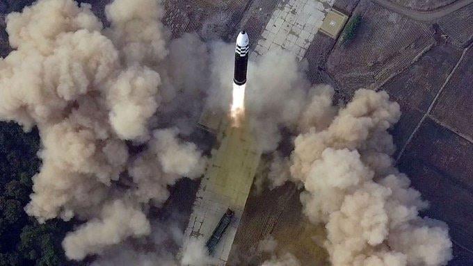Falla Norcorea en su intento de lanzar satélite espía