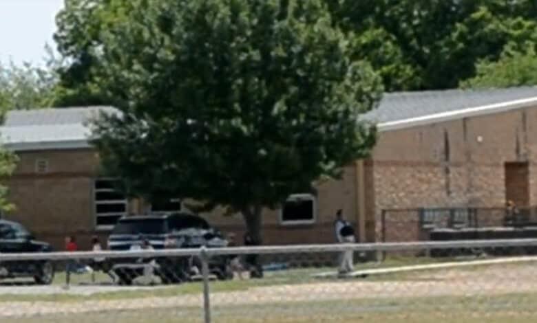 Policía indaga supuesta amenaza de bomba en escuela cerrada