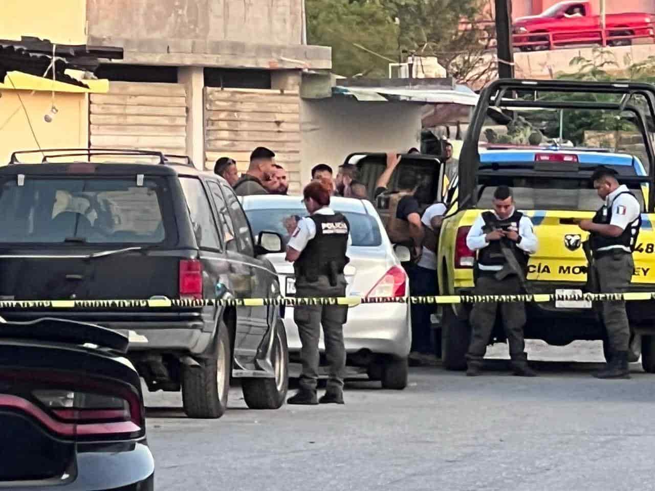 Elementos de la policía de Monterrey detuvieron a un hombre que portaba un arma de fuego, al norte de la ciudad