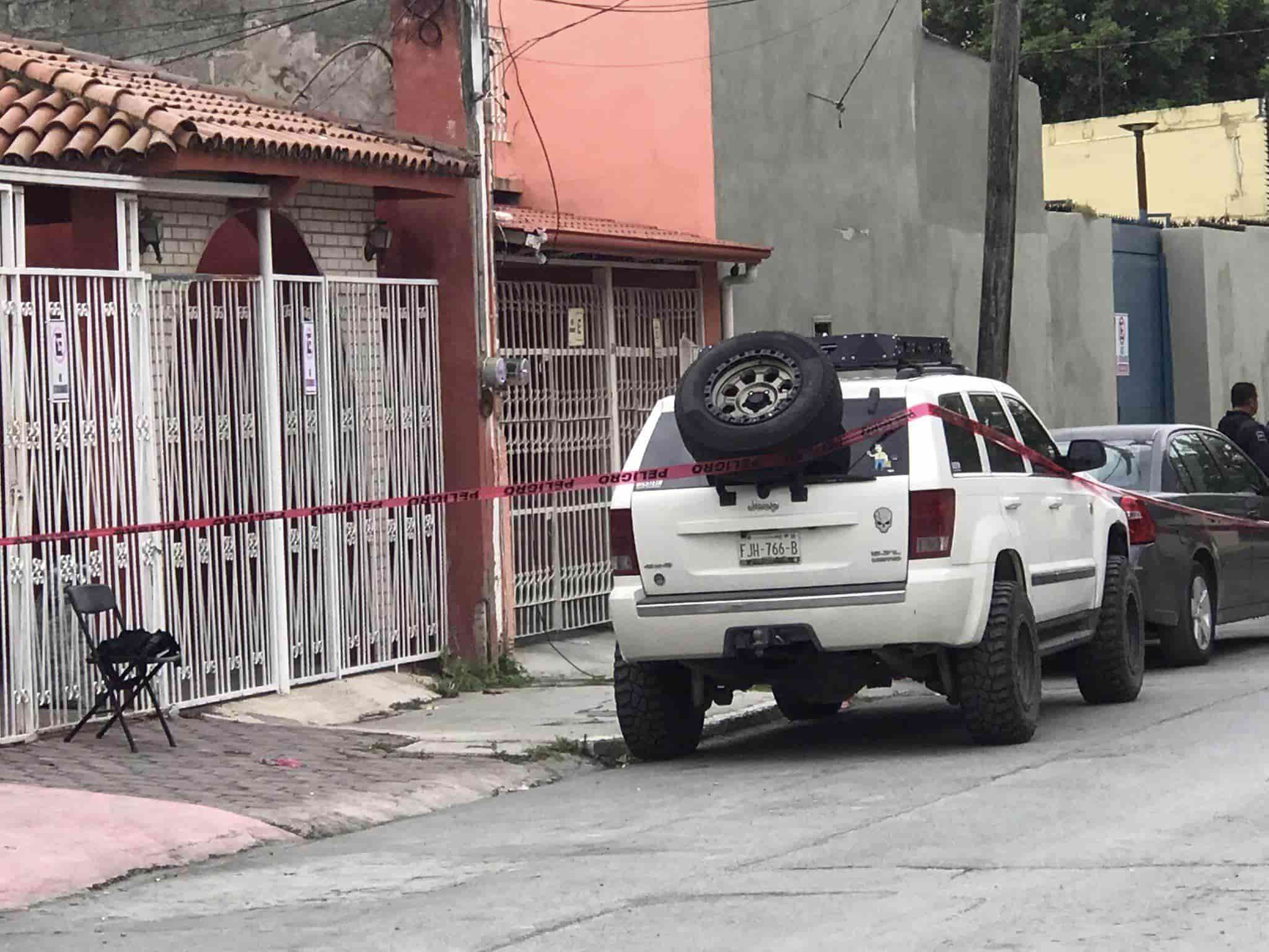 Un supuesto empleado de la Fiscalía General de la Republica, resultó con diversos impactos de arma de fuego, al ser atacado por uno de sus compañeros en una vivienda del municipio de Linares